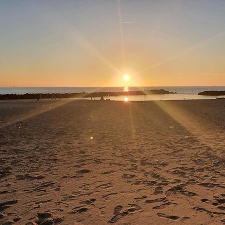 Отель Fiumicino Seaside Экстерьер фото